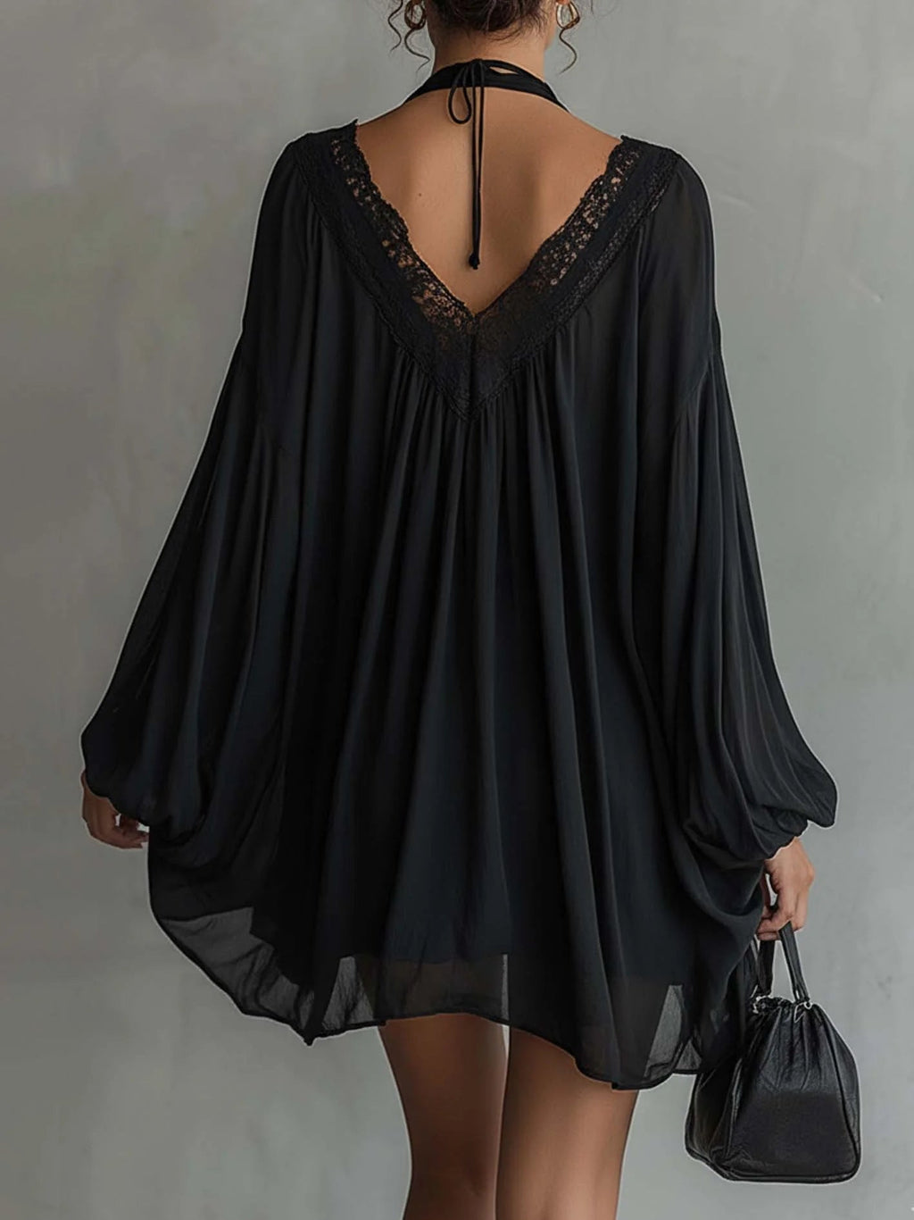 Laura - Vestido Mini de Chiffon Negro con Escote de Encaje para Mujer