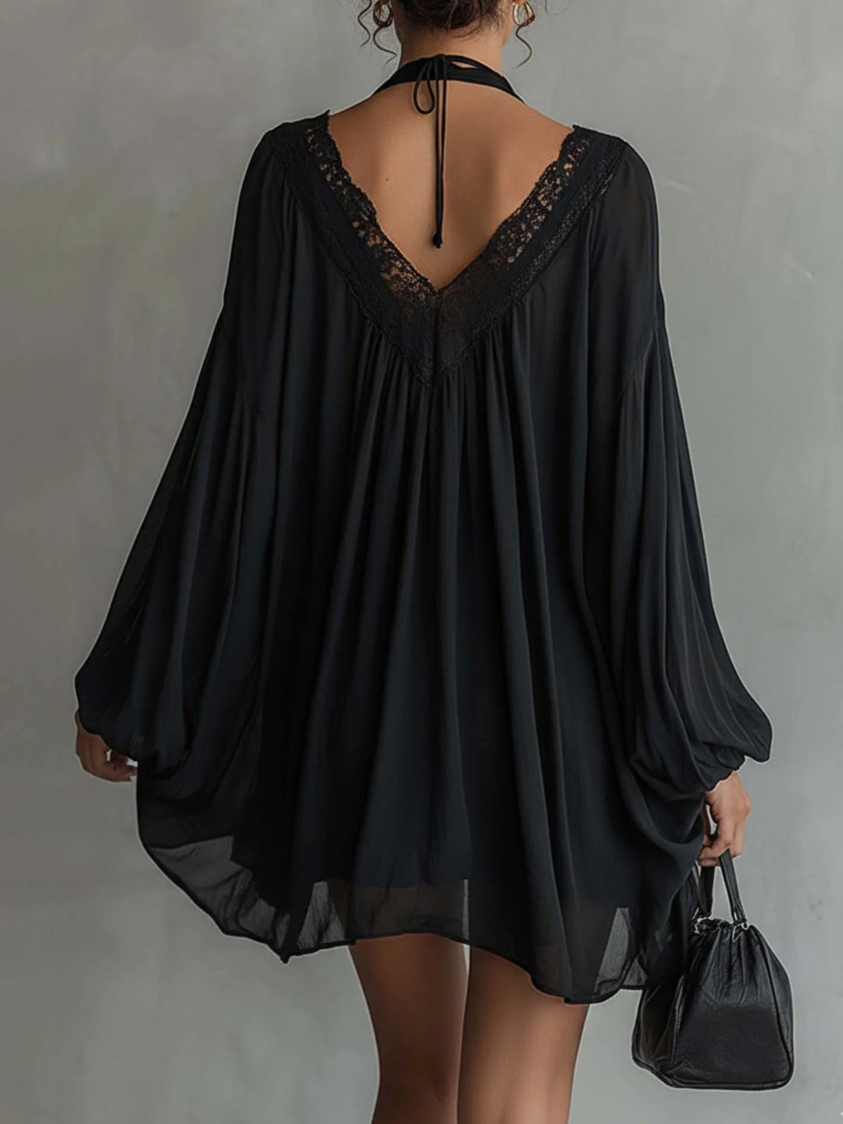 Laura - Vestido Mini de Chiffon Negro con Escote de Encaje para Mujer