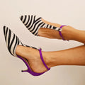 ELLE | ZAPATOS DE TACÓN LAQUEADOS CON CEBRA Y TACÓN DE PINZA