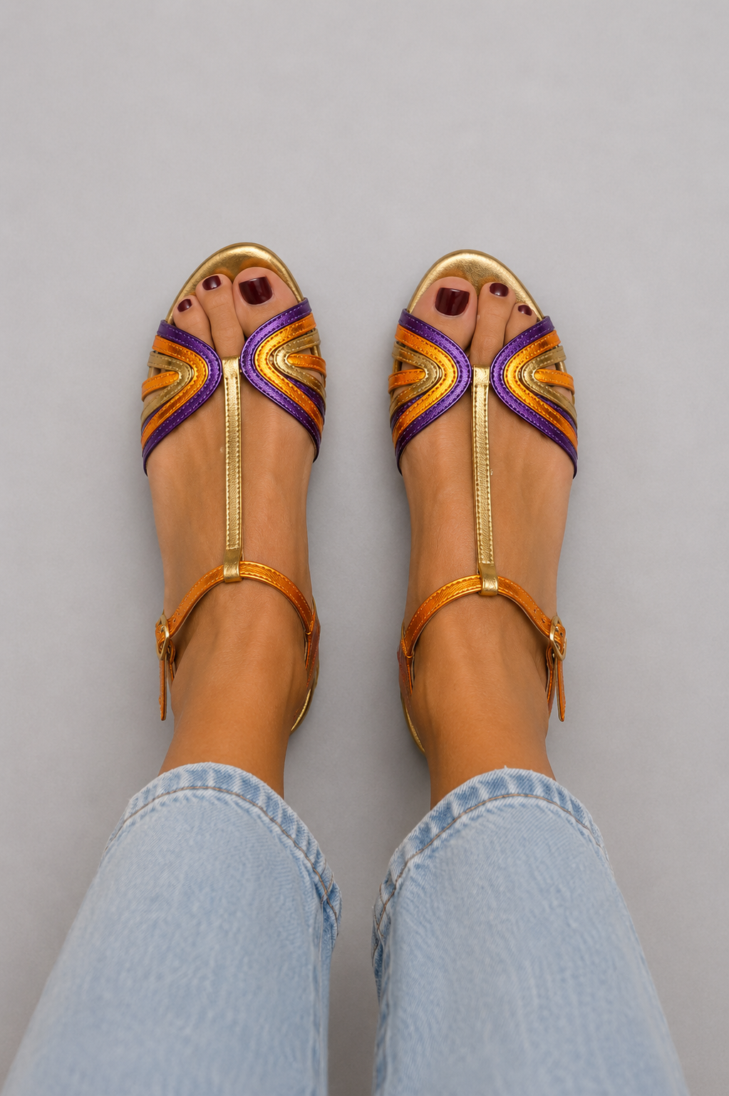 Tola - Sandalias doradas con hebilla y tira multicolor para Mujer