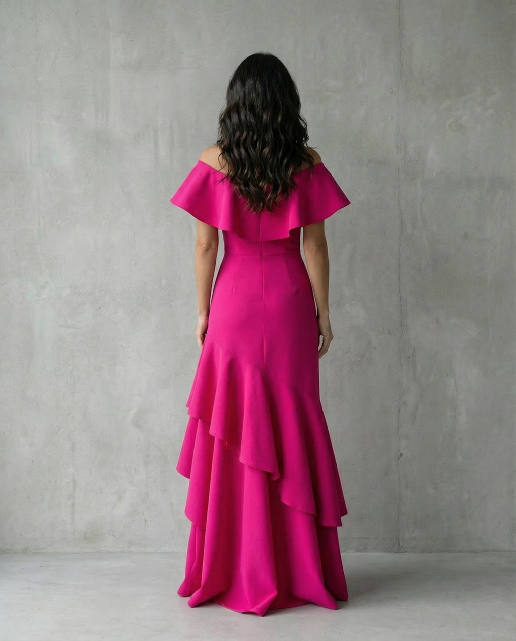 Isabel · Vestido elegante de Mujer con volantes y escote en V