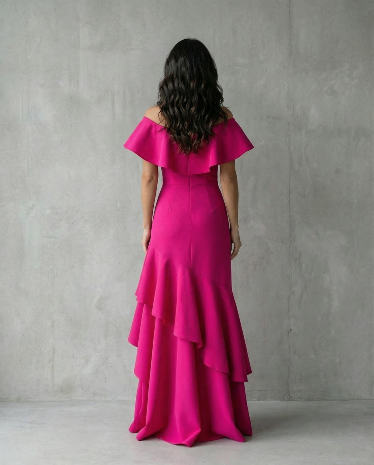 Isabel · Vestido elegante de Mujer con volantes y escote en V