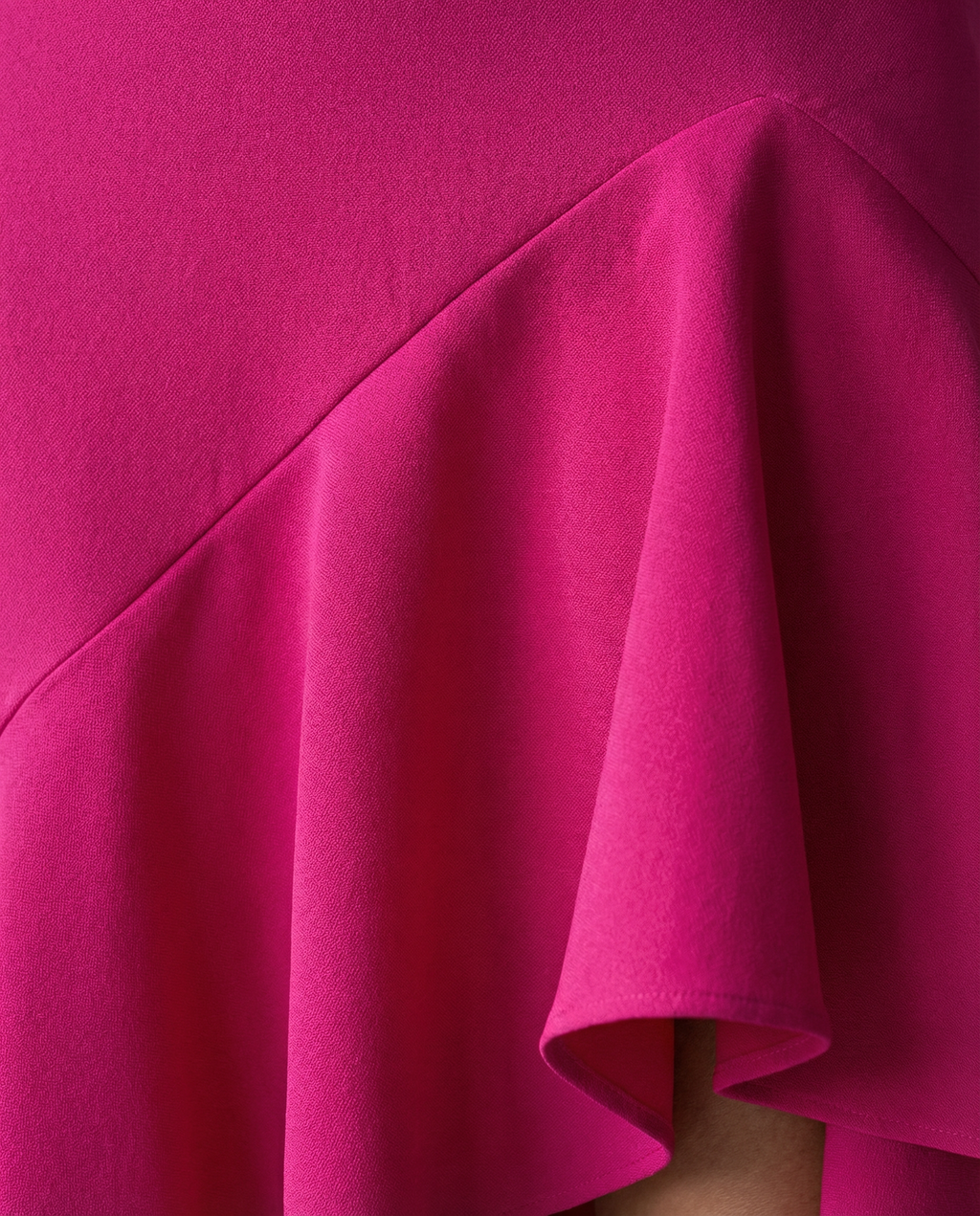Isabel · Vestido elegante de Mujer con volantes y escote en V