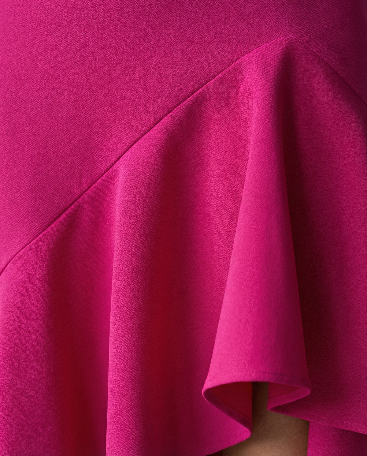 Isabel · Vestido elegante de Mujer con volantes y escote en V