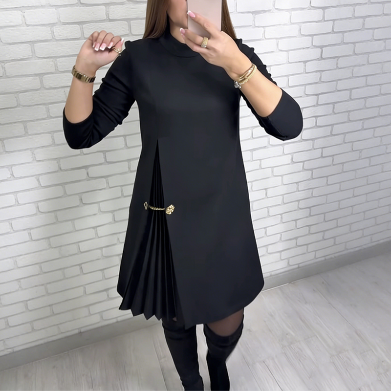 Linares - Vestido Sofisticado Línea A con Detalle Plisado y Cadena Dorada para Mujer